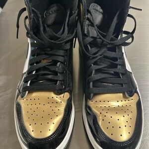 Air Jordan 1 Retro High OG NRG "Gold Toe"
